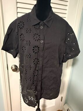 American Eagle Black Eyelet Short-Sleeve Button-Up Shirt! Women’s XL